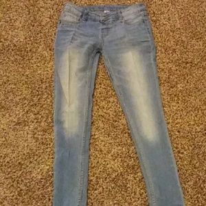 Light wash on the thigh blue jeans